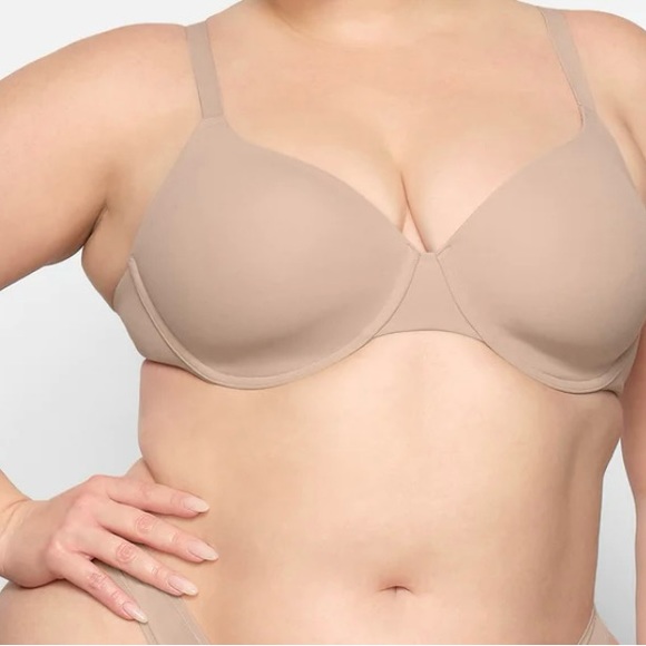 SKIMS Fits Everybody T-Shirt Bra Underwire NWT Size 40D MICA Skin Weightless - Picture 3 of 13